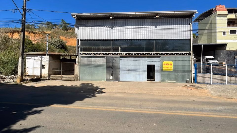 Fachada do galpão comercial à venda em São João Nepomuceno MG na Av. Israel Pinheiro
